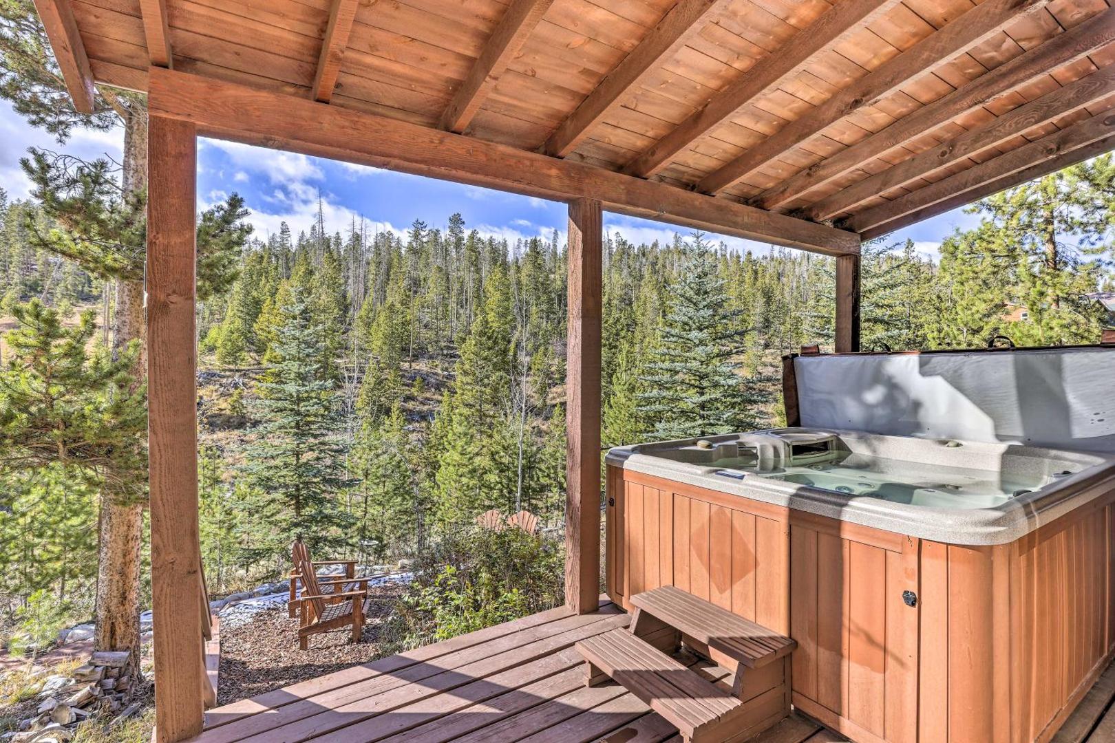 Grand Lake Cabin with Hot Tub and Mountain Views!